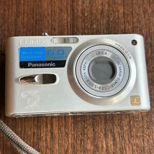 Panasonic Lumix DMC-FX35 Silver 10MP 2.5" LCD Screen Digital Camera with Battery